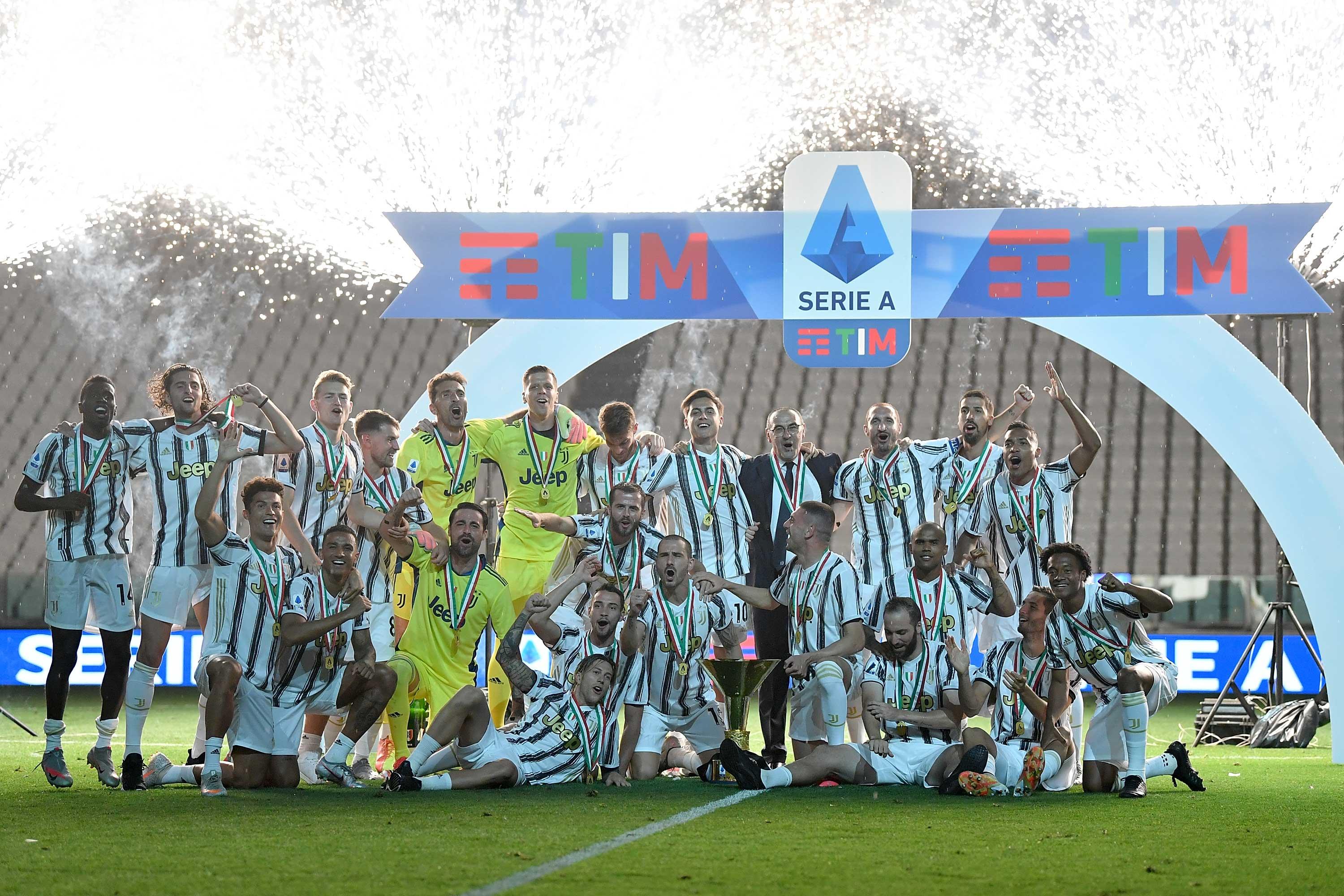 Juventus celebrate after winning the 2019-20 Italian Seria A title.